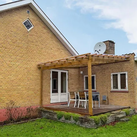 2 Bedroom Awesome In Casa vacanze